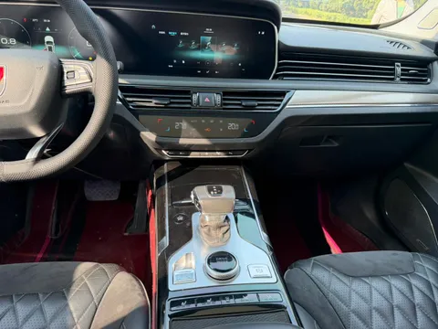 Hongqi HS5
