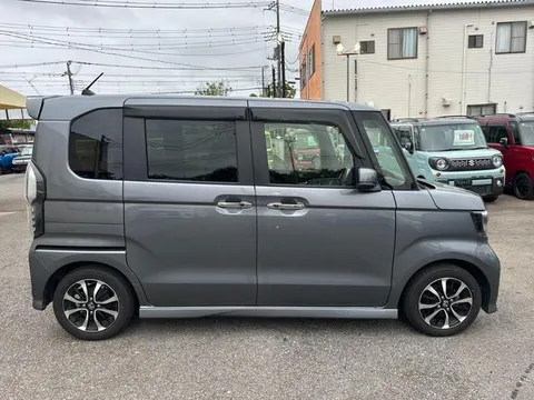 Honda N-BOX Custom