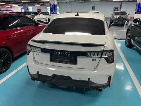 Lynk & Co 03