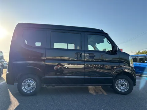 Nissan Clipper Van