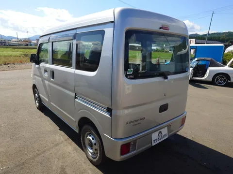 Mitsubishi Minicab Van