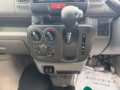Nissan Clipper Van