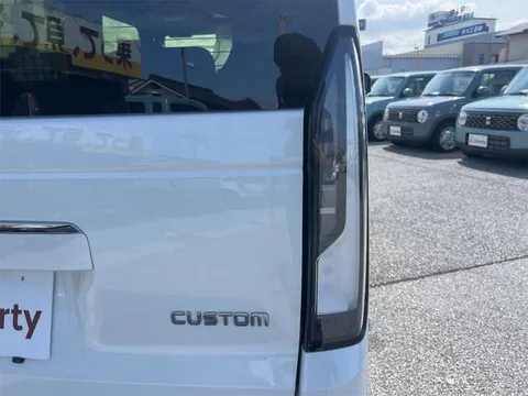 Honda N-BOX Custom