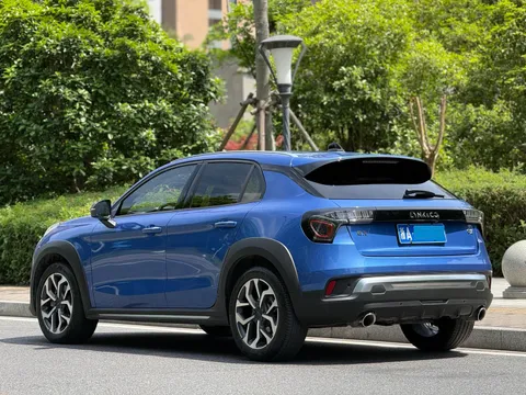 Lynk & Co 02