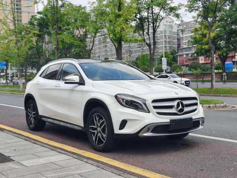 Mercedes-Benz Mercedes-Benz GLA