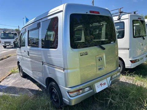 Toyota Pixis Van