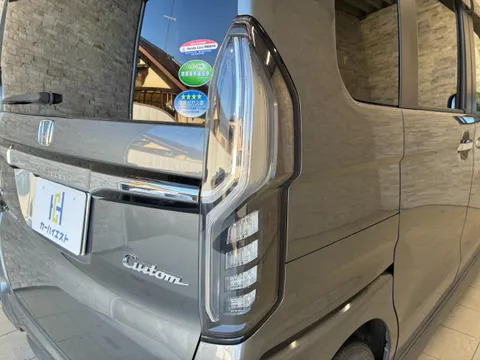 Honda N-BOX Custom