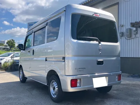 Nissan Clipper Van