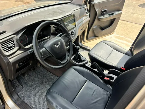 Wuling Hongguang V