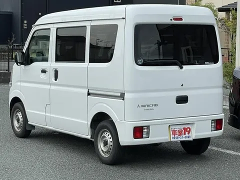 Mitsubishi Minicab Van