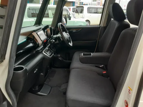 Honda N-BOX Custom