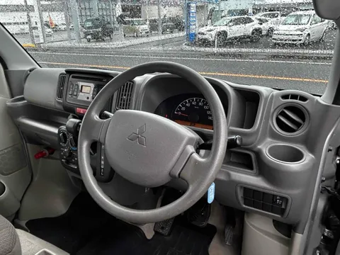 Mitsubishi Minicab Van
