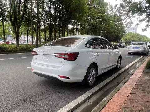 Roewe i5
