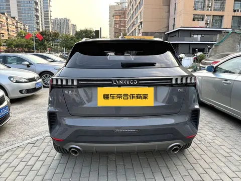 Lynk & Co 06
