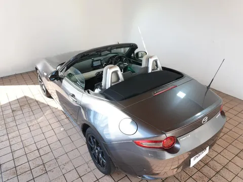 Mazda MX-5 (Roadster)