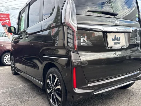 Honda N-BOX Custom