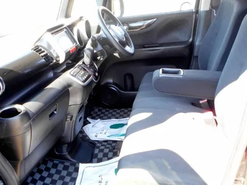 Honda N-BOX Custom
