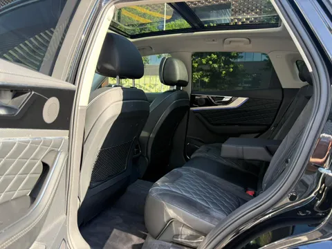 Hongqi HS5