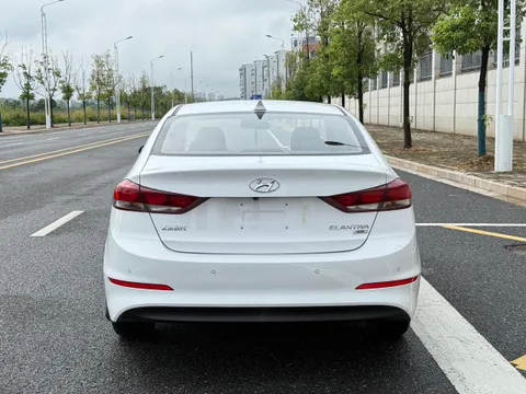 Hyundai Elantra (Avante)