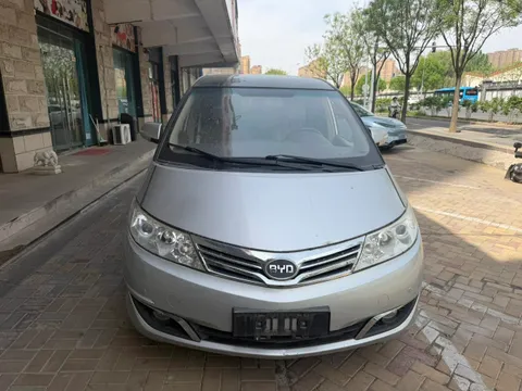 BYD M6