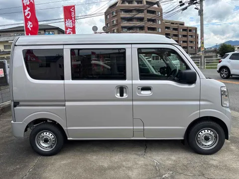 Nissan Clipper Van