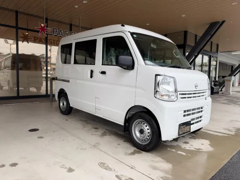 Nissan Clipper Van