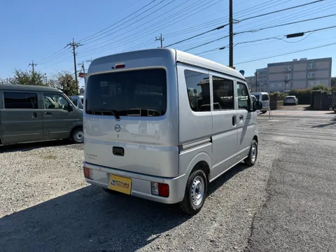 Nissan Clipper Van