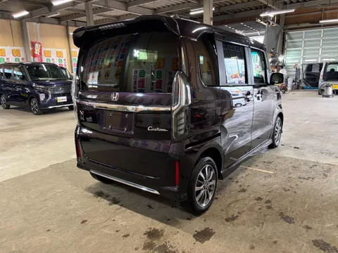 Honda N-BOX Custom