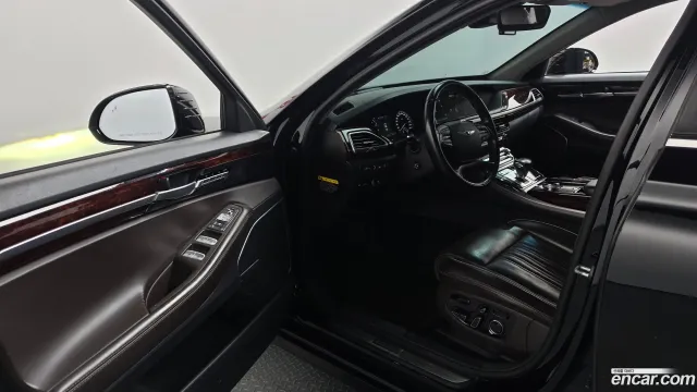 Genesis G90 (EQ900)