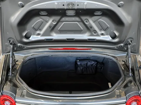 Mazda MX-5 (Roadster)