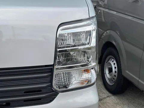 Nissan Clipper Van