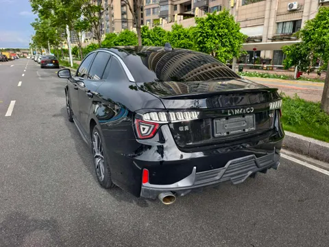 Lynk & Co 03