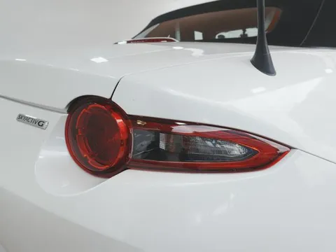 Mazda MX-5 (Roadster)