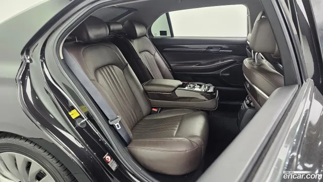 Genesis G90 (EQ900)