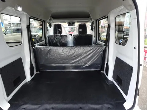 Nissan Clipper Van