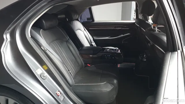 Genesis G90 (EQ900)