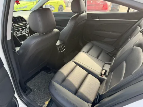 Hyundai Elantra (Avante)