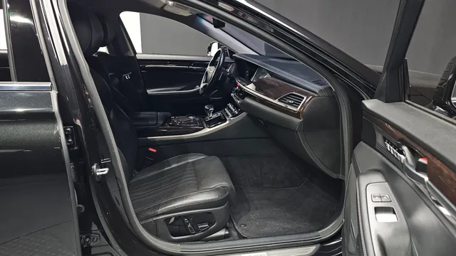 Genesis G90 (EQ900)