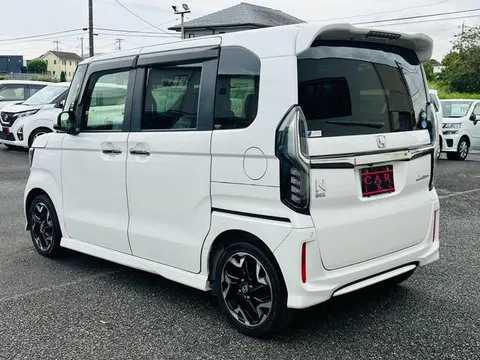 Honda N-BOX Custom