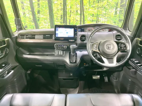 Honda N-BOX Custom