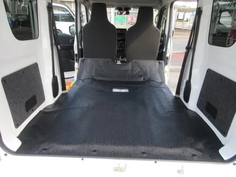 Nissan Clipper Van