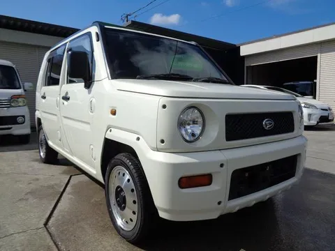 Daihatsu Naked