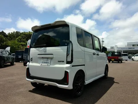 Honda N-BOX Custom