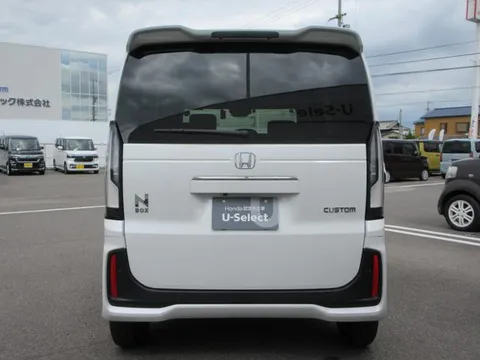 Honda N-BOX Custom