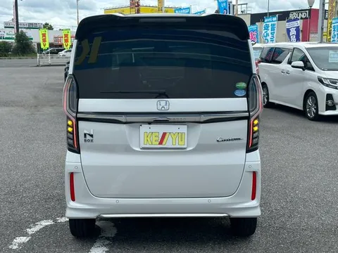 Honda N-BOX Custom