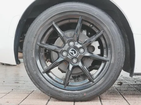 Mazda MX-5 (Roadster)