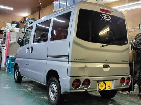 Mitsubishi Minicab Van