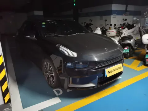 Lynk & Co 03