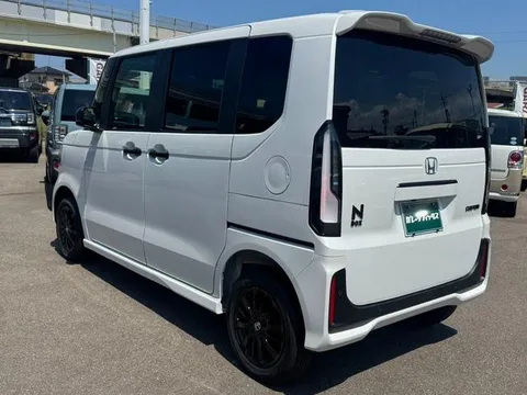 Honda N-BOX Custom