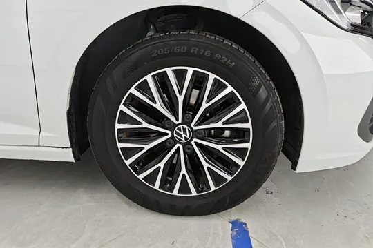 Volkswagen Sagitar
